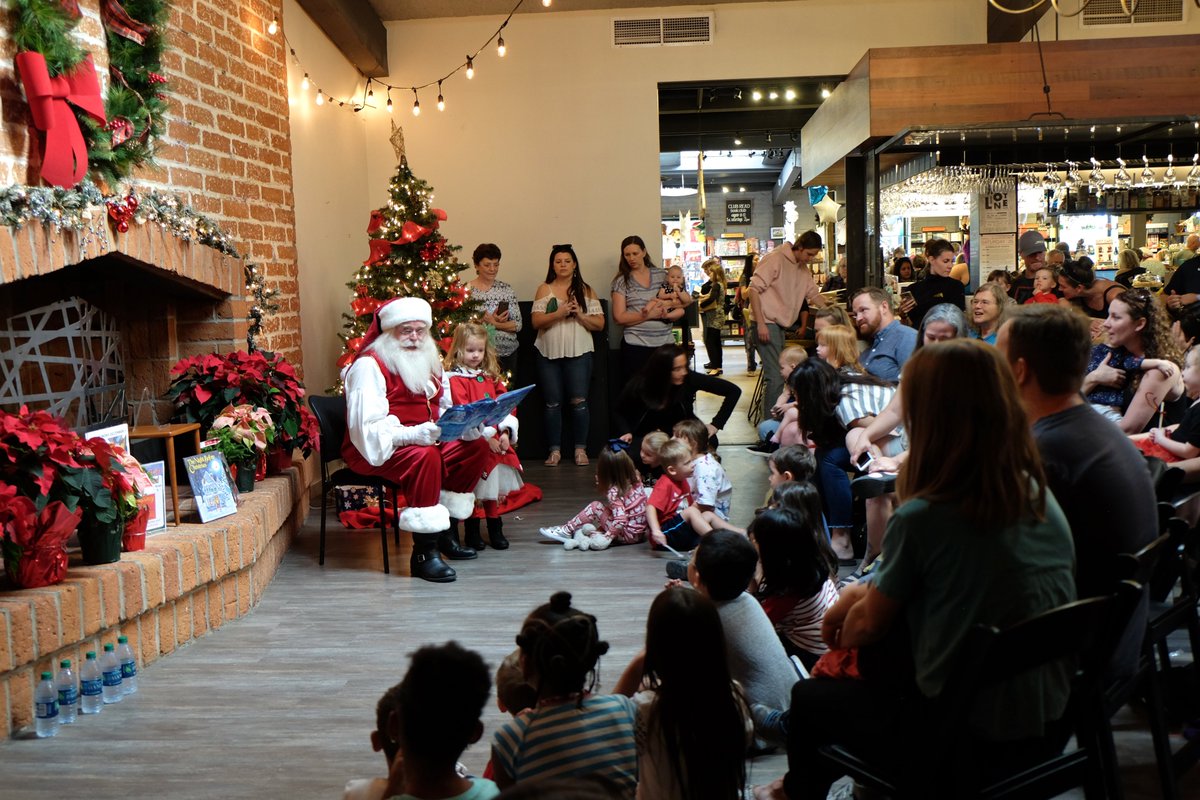 ChangingHandsJr's tweet photo. Santa's coming to @changinghands! Visit us Black Friday and get your holiday photo with Jolly Old Saint Nick, plus crafts, cocoa, stories and more! Free fun for the whole family π
Phoenix: https://t.co/kJo96ngJd9 Tempe: https://t.co/9r7KD77cDX #theholidaysarehere #santastorytime https://t.co/R4HxanuKHN