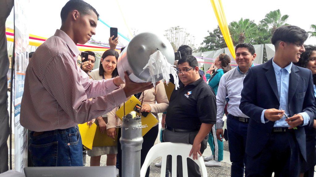 ISTSB_Oficial's tweet photo. ISTSB | En feria de oferta académica #InstitutosSaberHacer, estudiantes podrán conocer la oferta académica de nuestra institución. Formación técnica y tecnológica y vivir la experiencia con nuestros proyectos.@vallovig @ruthriveraespa2 @EduSuperiorEc https://t.co/4NNDxCGddj