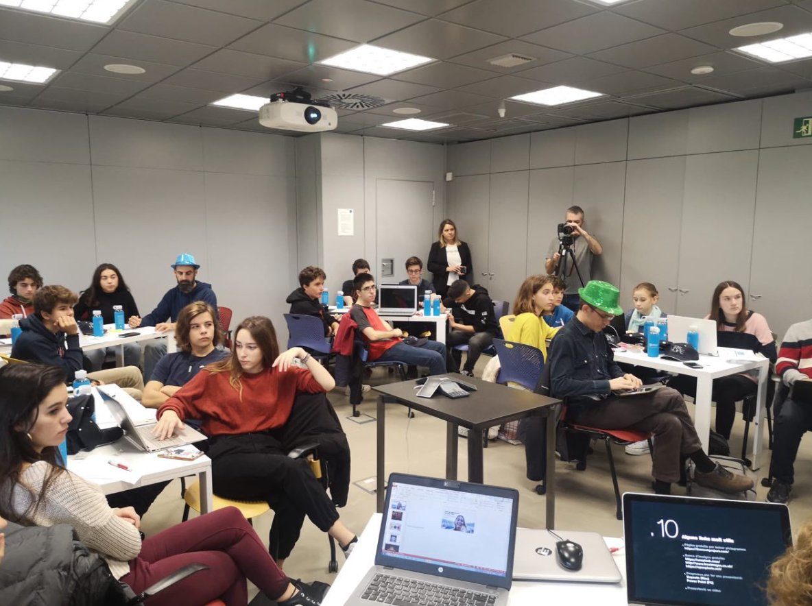 Avui hem fet el taller de comunicació amb els 4 projectes finalistes del #TZOHChallenge 🚀

Una idea no existeix si no es comunica.

Continuem aprenent i treballant per aturar el canvi climàtic 🌱