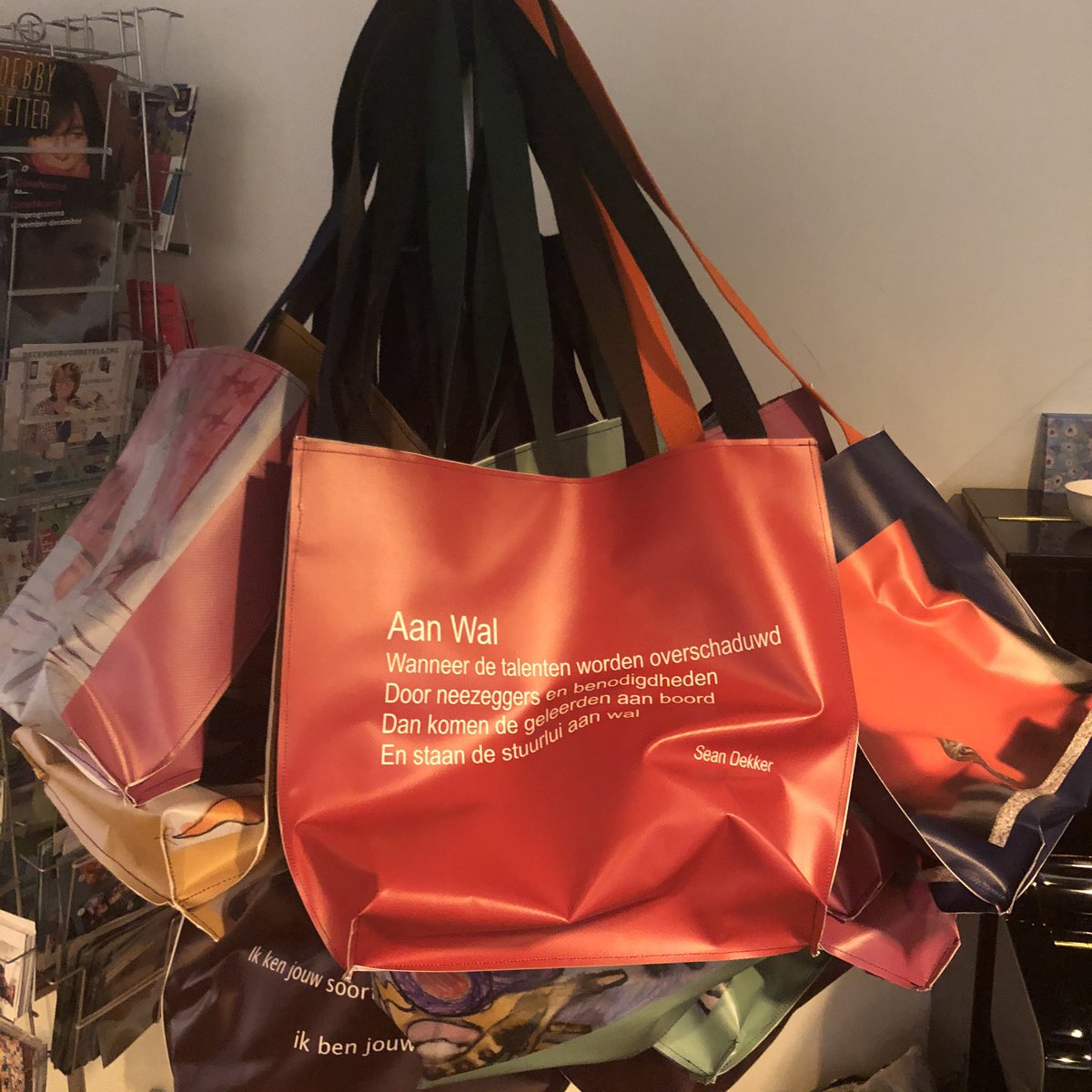 Hartverwarmende opkomst <a href="/AcatoRotterdam/">Acato Rotterdam</a> voor oplossingen voor thuiszitters. <a href="/peterkwint/">Peter Kwint</a> <a href="/Lisawesterveld/">Lisa Westerveld 🟥</a> <a href="/Paul_van_Meenen/">Paul van Meenen</a> @SDGCharter <a href="/SDGNederland/">SDG Nederland</a> #SDGs #SDG4  #mogenwijnietlerendan