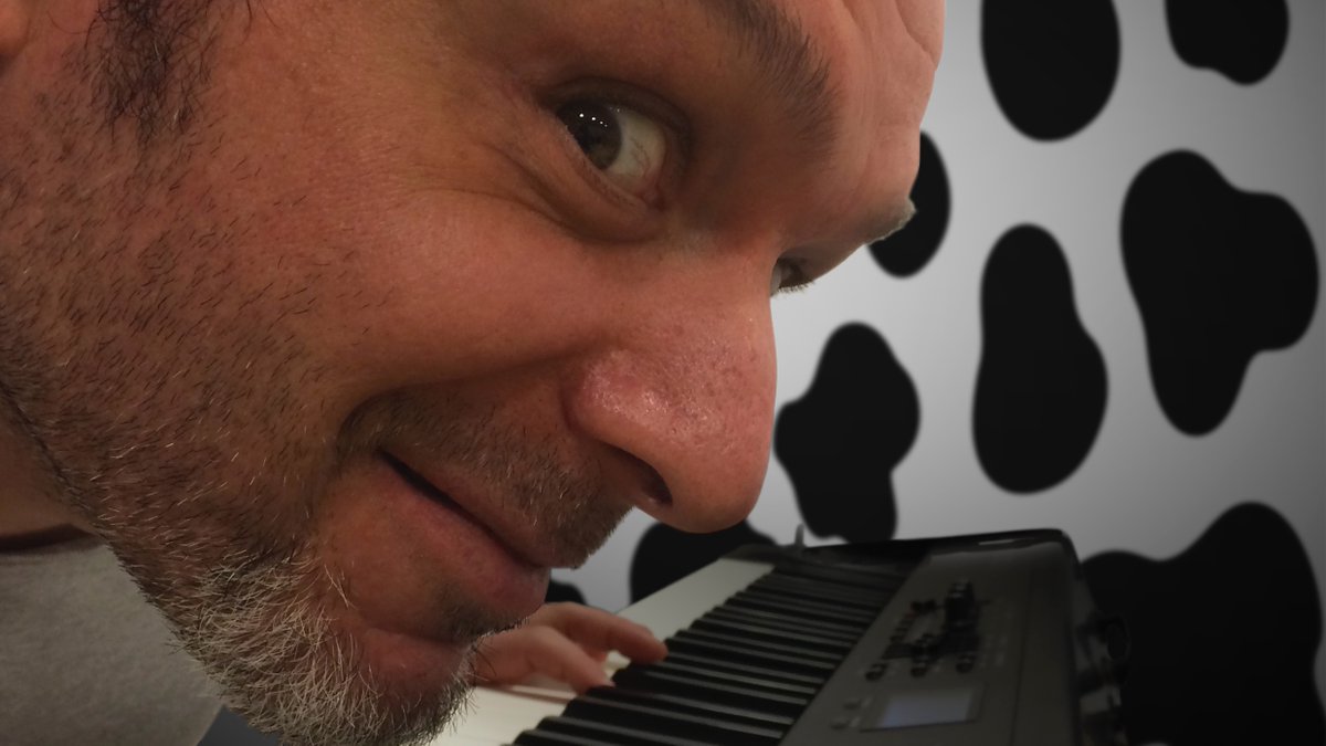 ideesfraiches's tweet photo. Comme les Beatles ils sont #4 Le big Beuf BAND > Sebastien 🎹🎹🎹🎹 sera au Piano / Clavier. Il amènera ses touches personnellesaux compositions des Jammers ?
Hey!!! C'EST DEMAIN !!!!!
#graphiste #bigbeuf #dircom #drmark #event #graphicdesign #GraphicDesigner https://t.co/aZjTLPDaQY
