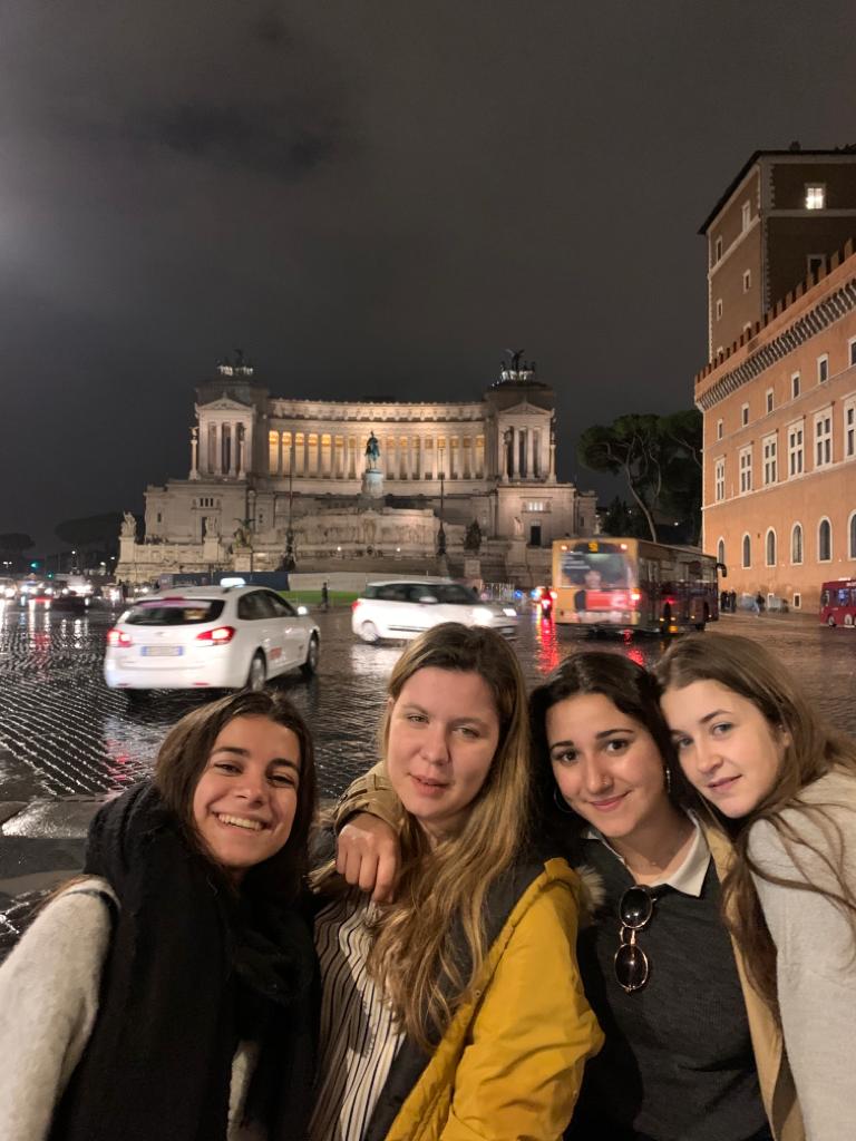 PastorinasLeon's tweet photo. Hoy día intenso en Roma:
Recepción de la alcaldesa de Roma en el Palacio de Congresos  y por la tarde visita al Vaticano  y Fontana di Trevi. #leonesp #escuchadentrodeti #Pastorinas #icandfc #DesingForChange #ICanChildrenGlobalSummit #DelegacionDFCEspaña https://t.co/5tmwMwglsT