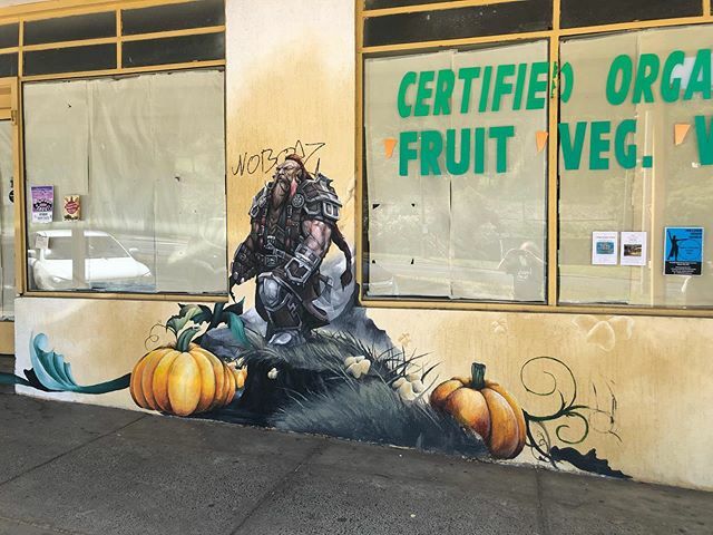 yewenyi's tweet photo. Dwarf and Pumpkins 
#Australia #Victoria #Melbourne #UpperFernTreeGully #BurwoodHighway #shop #certifiedorganic #fruitandveg #painting #mural #art #streetart #dwarf #pumpkins https://t.co/BECbQU8EGv https://t.co/yIbbPAYERD