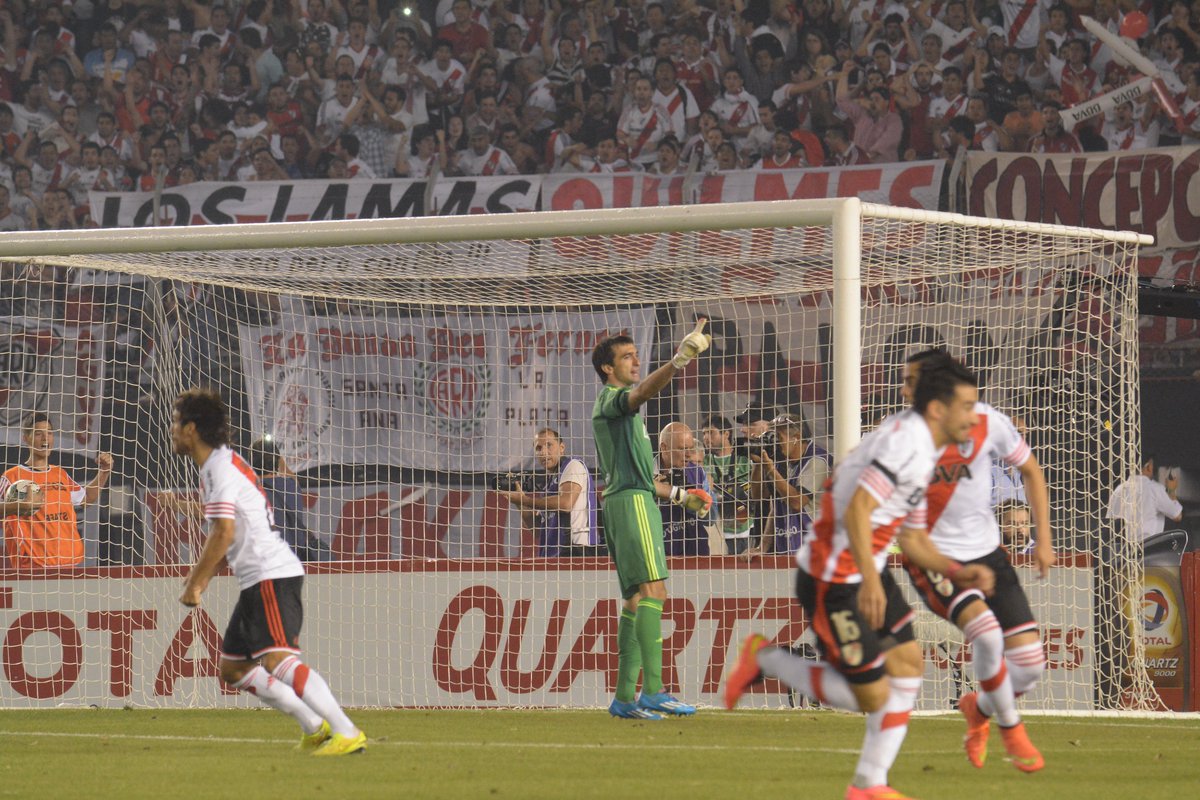 RiverPlate's tweet photo. 🔙 2014 🔊 Barovero, Barovero, Barovero... https://t.co/9ffW17PeoG