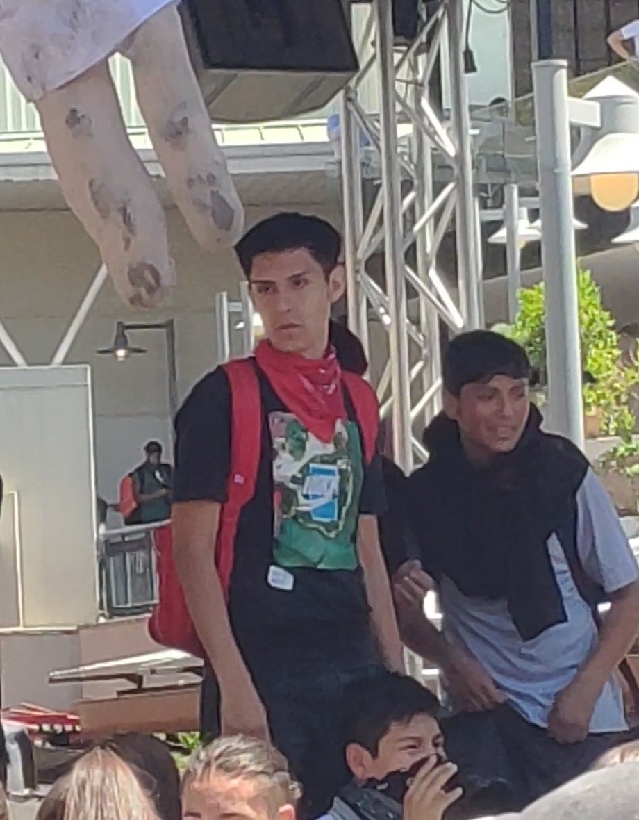 Se busca la familia de este niño, líder de la turba que fue a hacer destrozos al Parque Arauco. <a href="/PDI_CHILE/">PDI Chile</a>