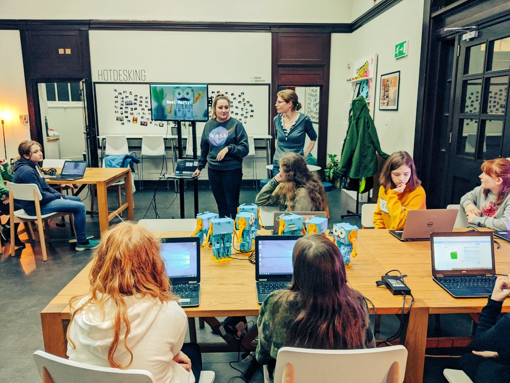 CodeBaseStirl's tweet image. Whoop 🙌🤖 we&apos;re loving playing around with Marty! Massive thanks to @RoboticalLtd for visiting us ♥️🎉 #codelikeagirl #girlscancode
