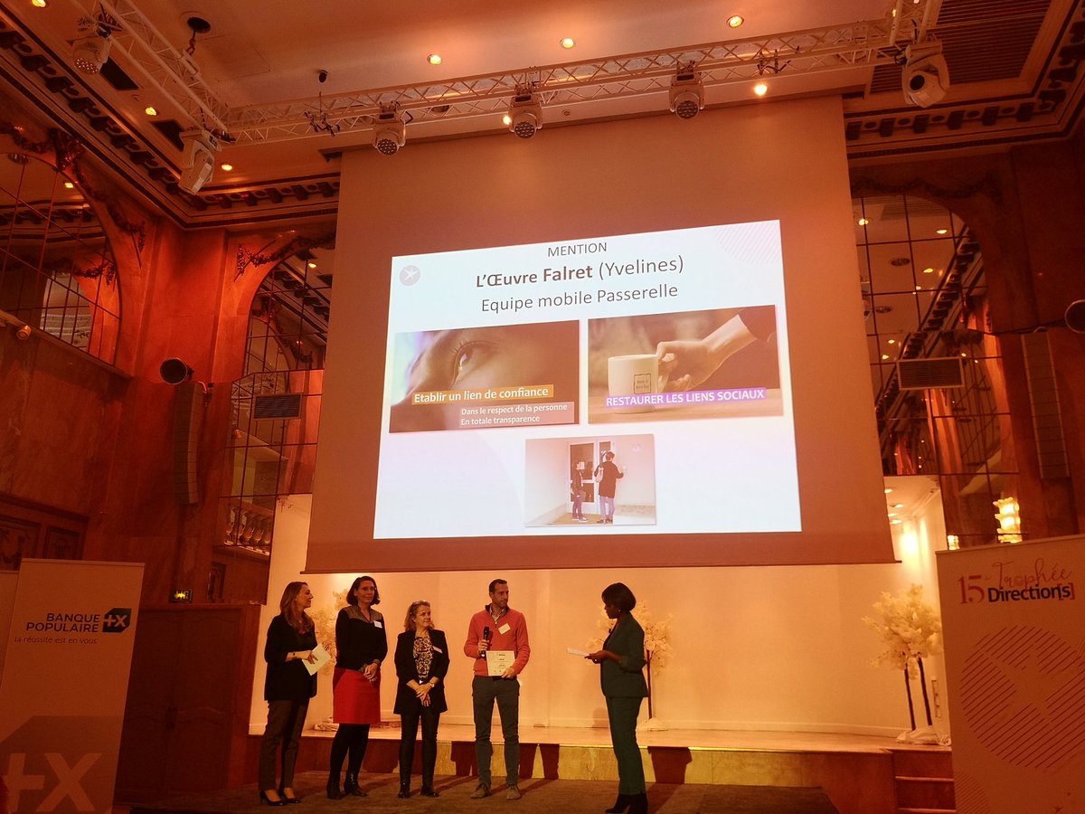 Directions_fr's tweet photo. La remise des prix se poursuit avec la 2e catégorie «Adaptation de l’offre aux nouveaux besoins et attentes des publics». Félicitations à l’Œuvre Falret qui se voit décerner la 1e mention pour son aide aux locataires en difficulté avant expulsion #TrophéeDirections https://t.co/sohCFryW7B