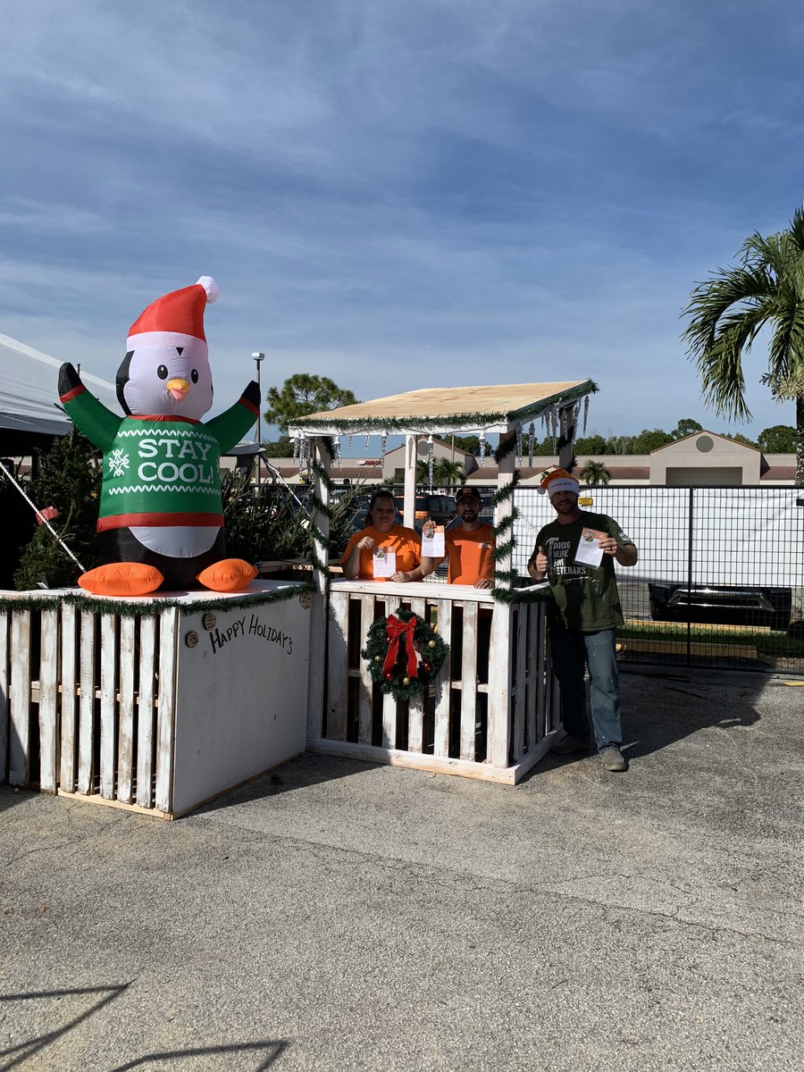 Coach_aj_LS's tweet photo. #THDHolidayCaptain #makingthingbright #SafetyFirst 221 Jensen Beach is ready to serve hot coco and apple cider... #yum @Chris_J_Mangino @JacobRobertsTHD @SantiBernardez @PennyPaladino https://t.co/S1lxKkZWdC