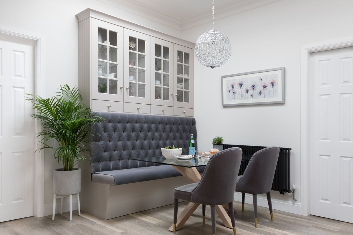 TrumanKitchens's tweet image. Our latest article looks at the various bespoke seating solutions available for your dream kitchen.. owl.li/RfKF30pX3Cs  #kitchenseating #seating #dining #barstools #banquetteseating #fittedkitchens