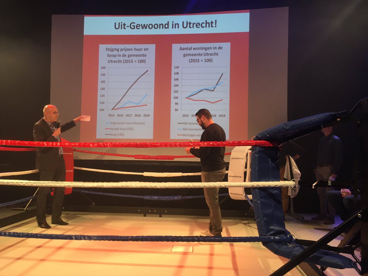 Stadspodium! Hoe komt dat nou, die onbetaalbaar hoge huizenprijzen? @EdwinBuitelaar: de oorzaak zit in landelijk beleid, de verhuurdersheffing en de hypotheekrenteaftrek. We kunnen lokaal alleen pleisters plakken. #wooncrisis