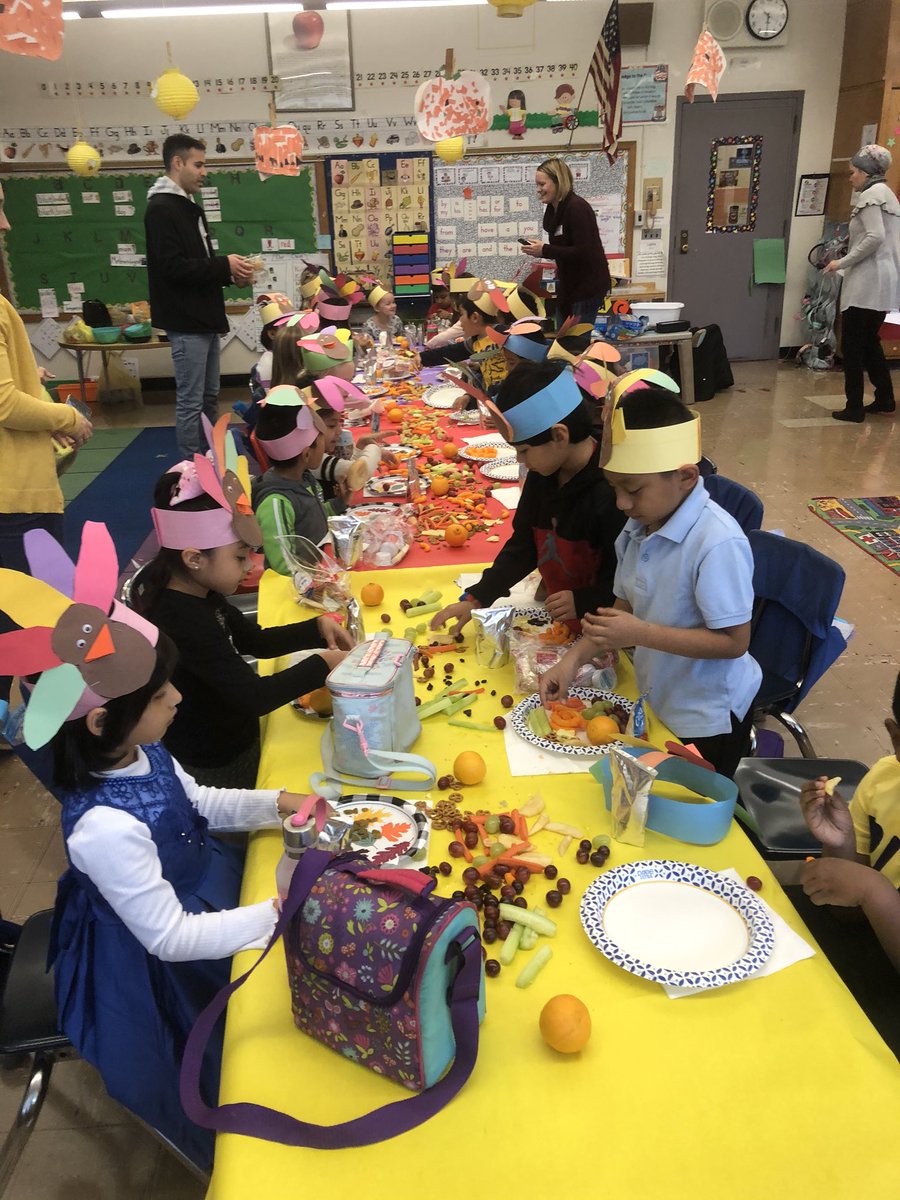 MarieCohenK's tweet photo. Happy Thanksgiving!!!@vdvkindergarten https://t.co/SC4jU4YpWE