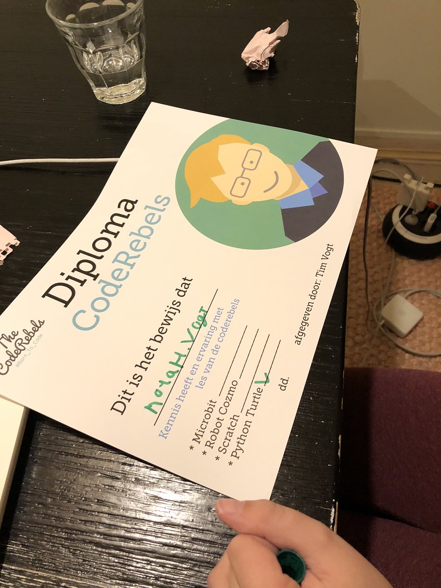 timvogt's tweet image. De eerste diploma is al uitgereikt #born_to_code