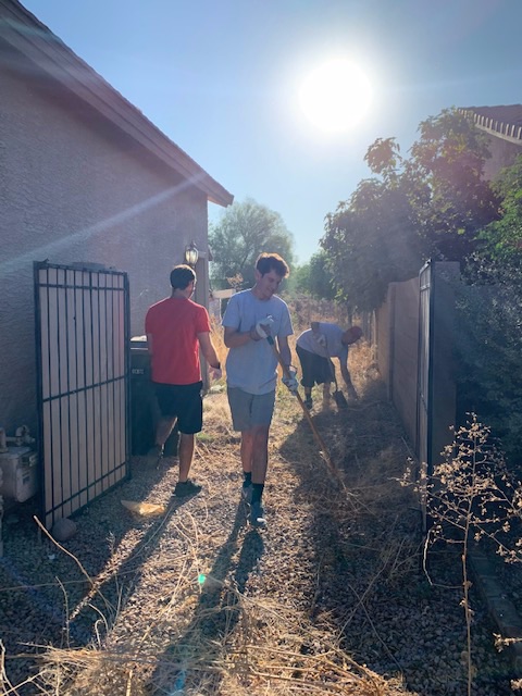 GilbertYourTown's tweet image. #GilbertKindness shoutout to @DamageControlUS and @TerraVerdeLS! 💛

The teams cleaned up this landscape after the homeowner, an elderly veteran, unfortunately, passed away.

The family wasn't able to tackle this on their own and these teams stepped up to help. Thank you!