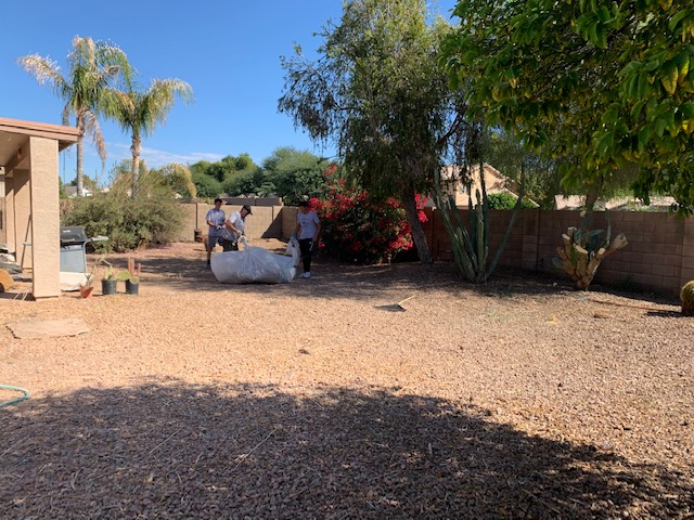 GilbertYourTown's tweet image. #GilbertKindness shoutout to @DamageControlUS and @TerraVerdeLS! 💛

The teams cleaned up this landscape after the homeowner, an elderly veteran, unfortunately, passed away.

The family wasn't able to tackle this on their own and these teams stepped up to help. Thank you!