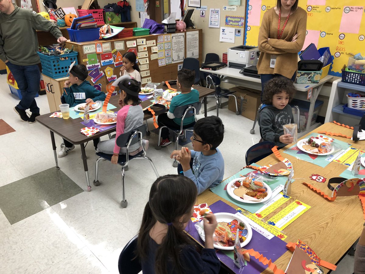 MrsOboylesClass's tweet photo. We are so thankful for our families who gave us such a delicious Thanksgiving feast, and for @JayBilly2 for joining our celebration this morning! Happy Thanksgiving! ๐ฆ #bfocks https://t.co/GJlGIF2VqM