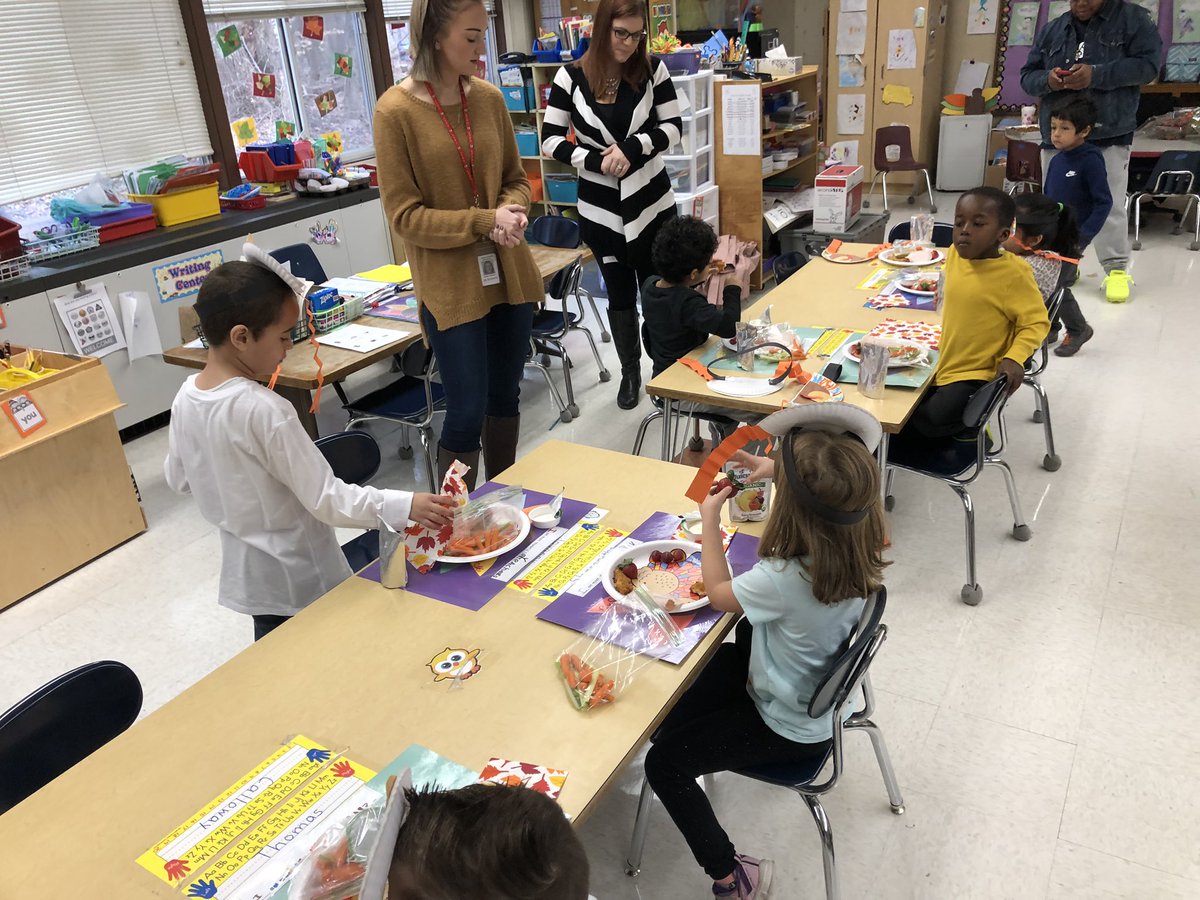 MrsOboylesClass's tweet photo. We are so thankful for our families who gave us such a delicious Thanksgiving feast, and for @JayBilly2 for joining our celebration this morning! Happy Thanksgiving! ๐ฆ #bfocks https://t.co/GJlGIF2VqM
