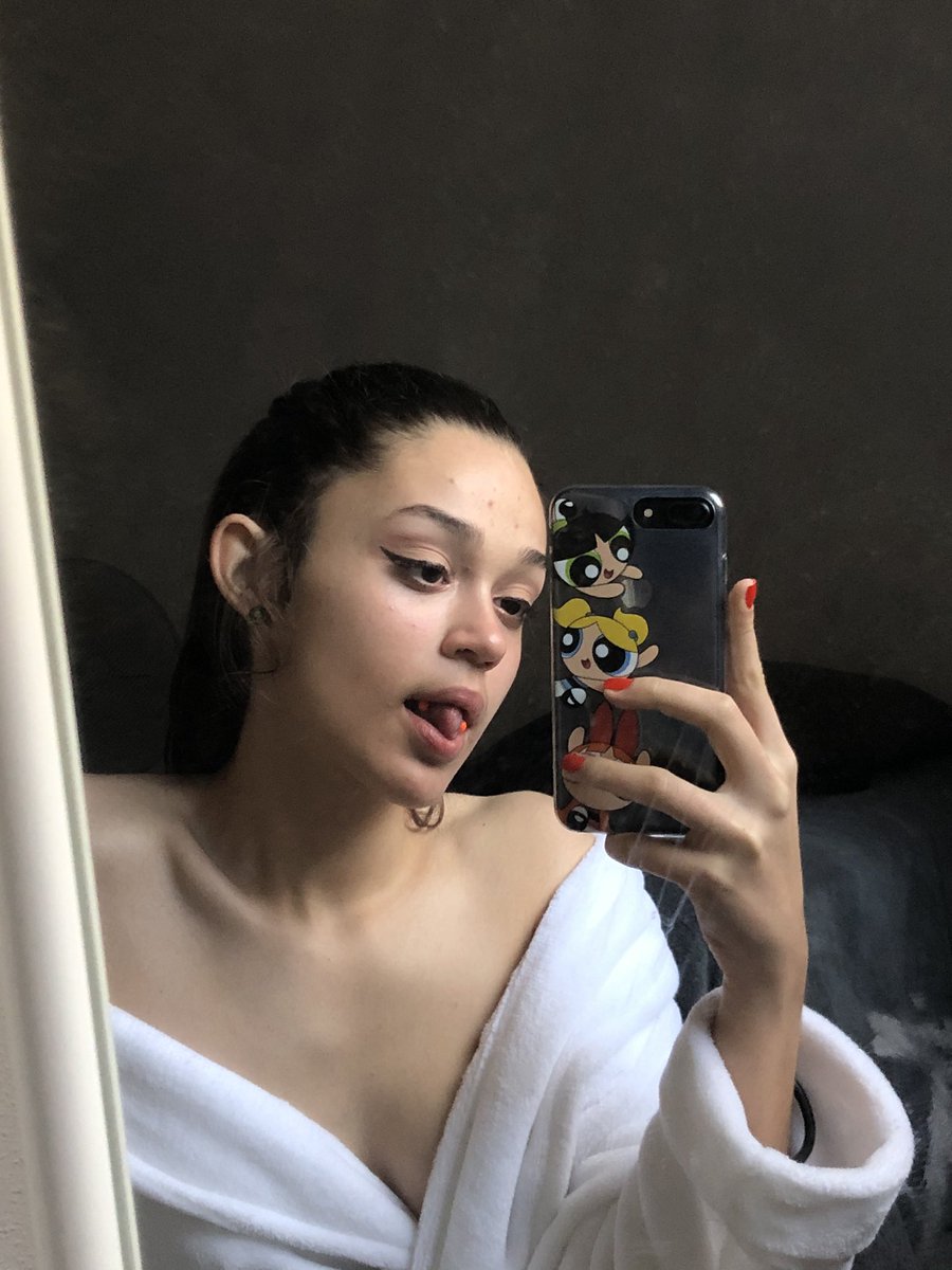 softforgrayson's tweet image. hello loves hope everyone’s having a good day &amp;lt;3

 #dtselfies