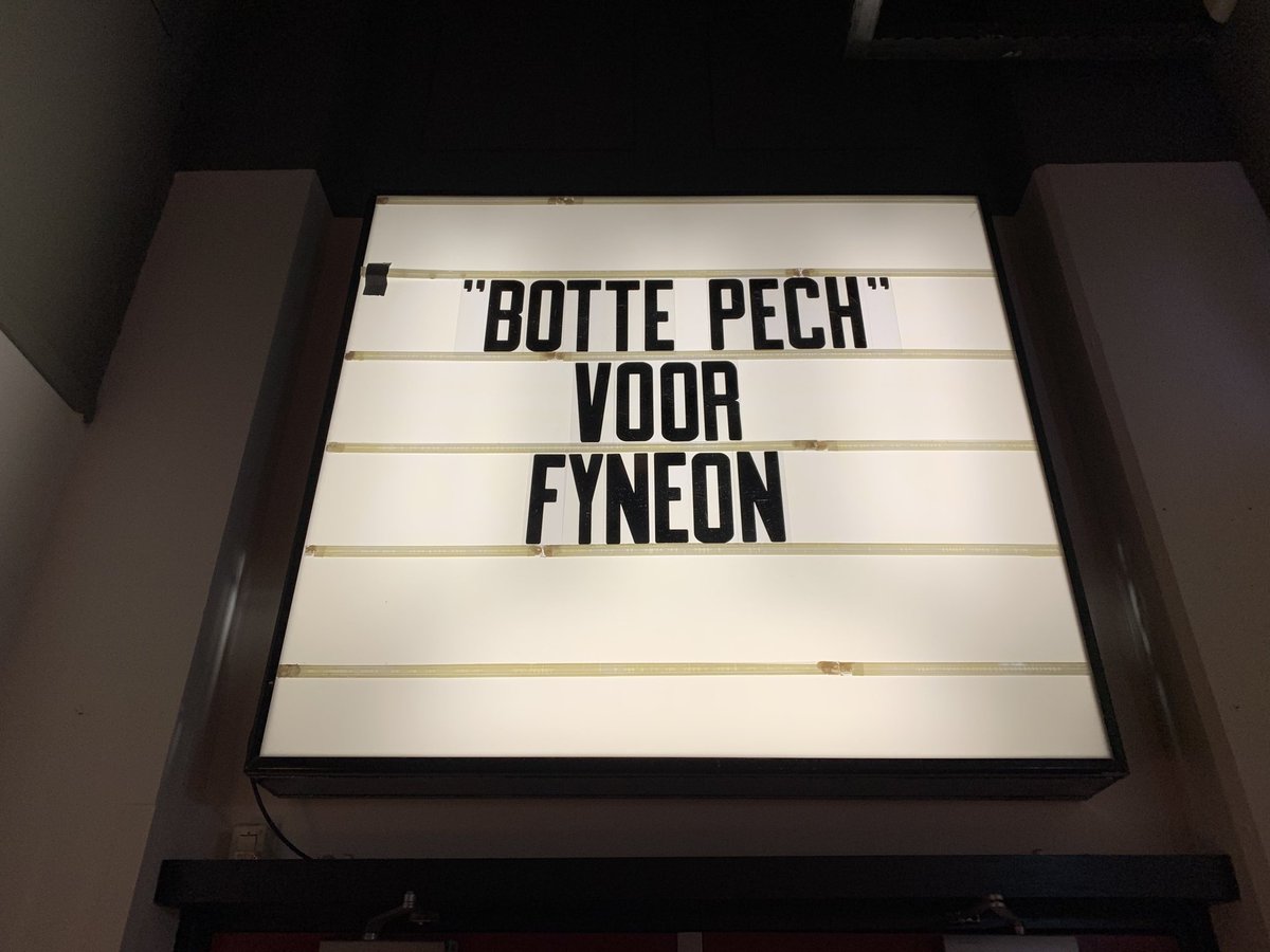 BottePech's tweet photo. Het staat er gewoon!
Ingang #Theater Loft #Tilburg
Scholingsdag #Fysiotherapeuten #Fyneon
#Oncologie https://t.co/1DOLM8ZsKp