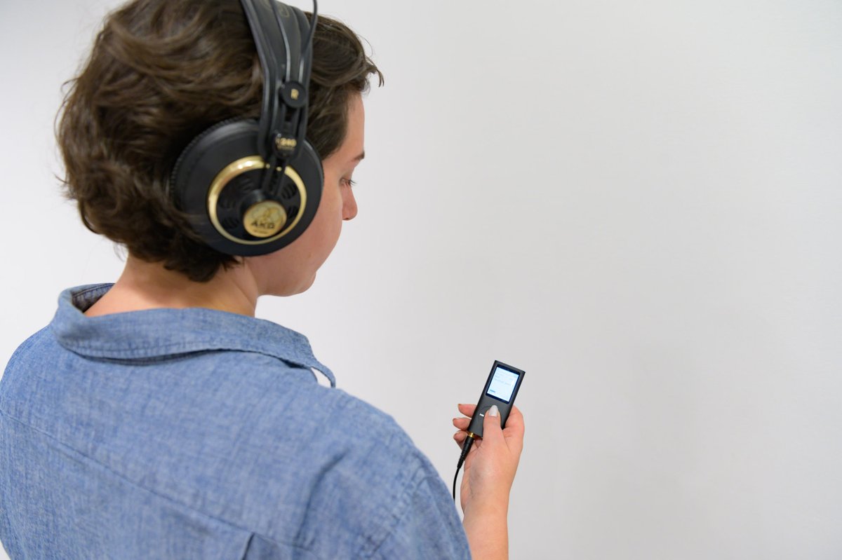 CentreClark's tweet photo. Les expos finissent samedi! 

Profitez en pour faire l'expérience de Sans objet : l'audioguide, de Karina Pawlikowski. Un oeuvre qui se contemple elle-même, à écouter en déambulant dans les galeries!  

#karinapawlikowski #artsonore #posteaudio #artmontreal #artcontemporain https://t.co/ouNF8E3WNa