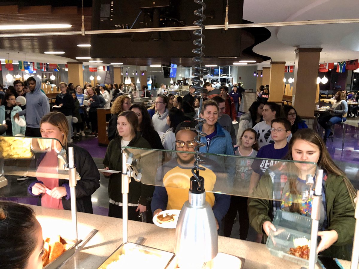 teamDogsHouse's tweet image. It’s not too late to run over to the Caf for some Late Night Breakfast! Thanks to @UCAHousing for making sure that our bellies are full heading  into the homestretch of exams!!