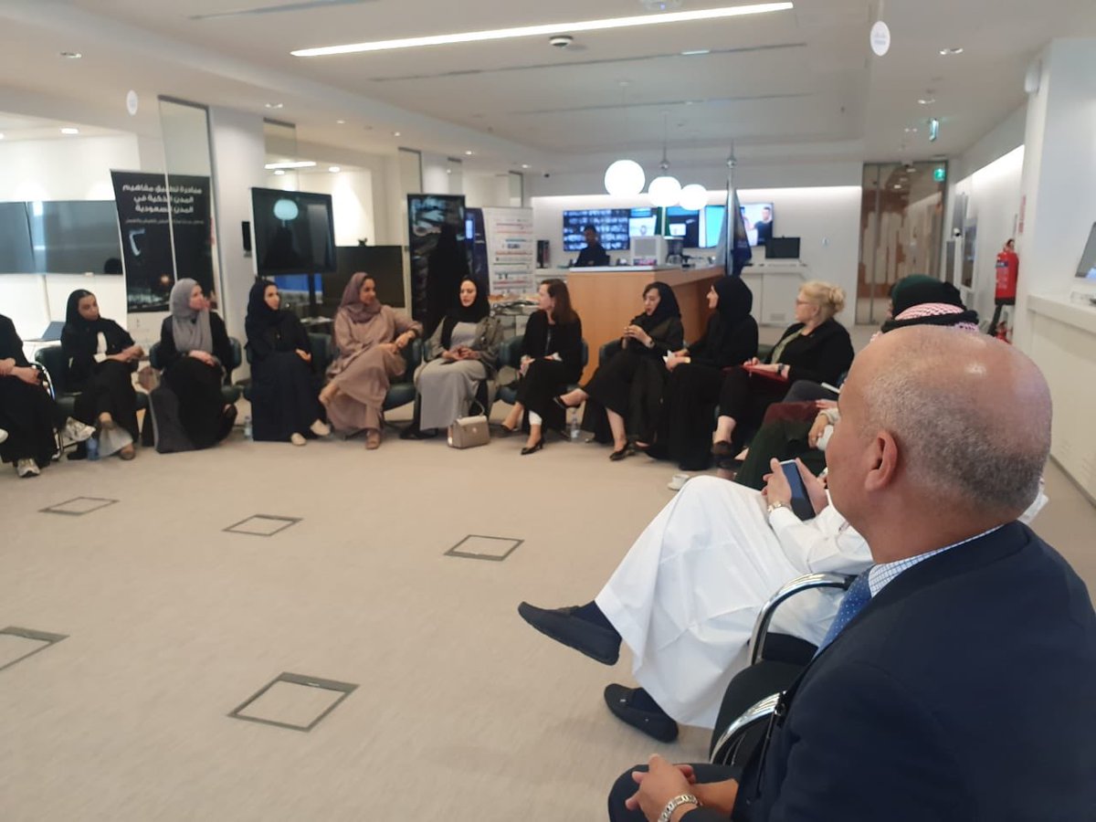 CiscoSaudia's tweet photo. Casual business discussion with Saudi Role Models, Pastora Valero EMEAR VP of Gov. Affairs &amp; Salman Faqeeh Cisco Saudi MD
@WadhaZarah @abusulayman @Nourah_Zz @YasminT321
@sfaqeeh @pastora_valero @WomenOfCisco #WeAreCisco https://t.co/S5DrL7ZfVw