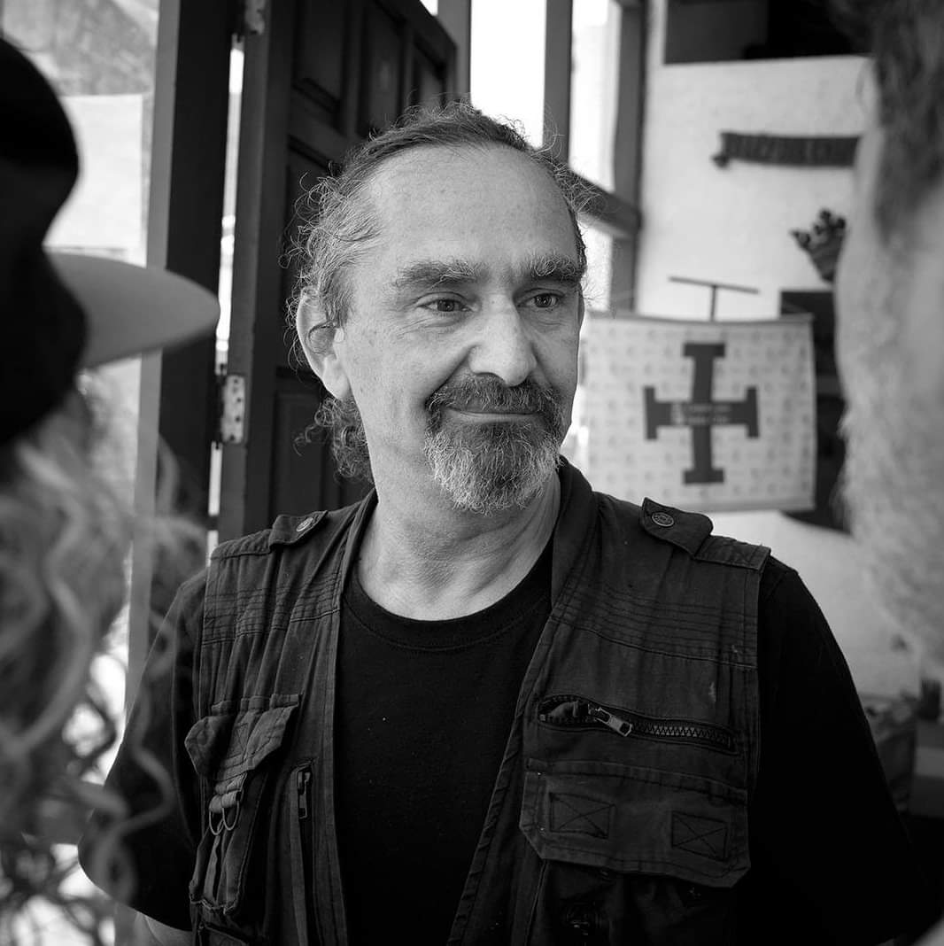 AleSerrate's tweet photo. Si algo admiré, fue el alma libre, alma fuerte, alma noble del enorme @samyschwartz, que  ahora es eterno. 

Hasta pronto amigo querido. https://t.co/igeBX6wNc3