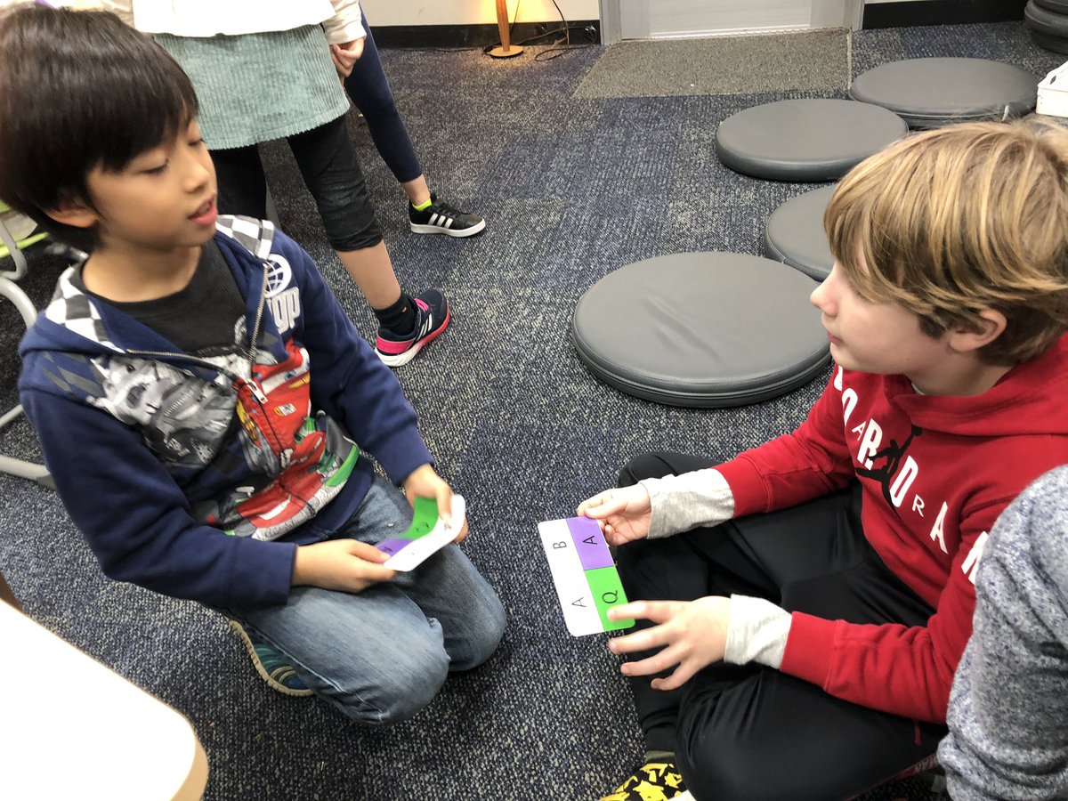 asijMachidori's tweet photo. #G3JPclass students practiced Q&amp;A. After that, they decorated the classroom for Christmas. https://t.co/ru9PihOy0c