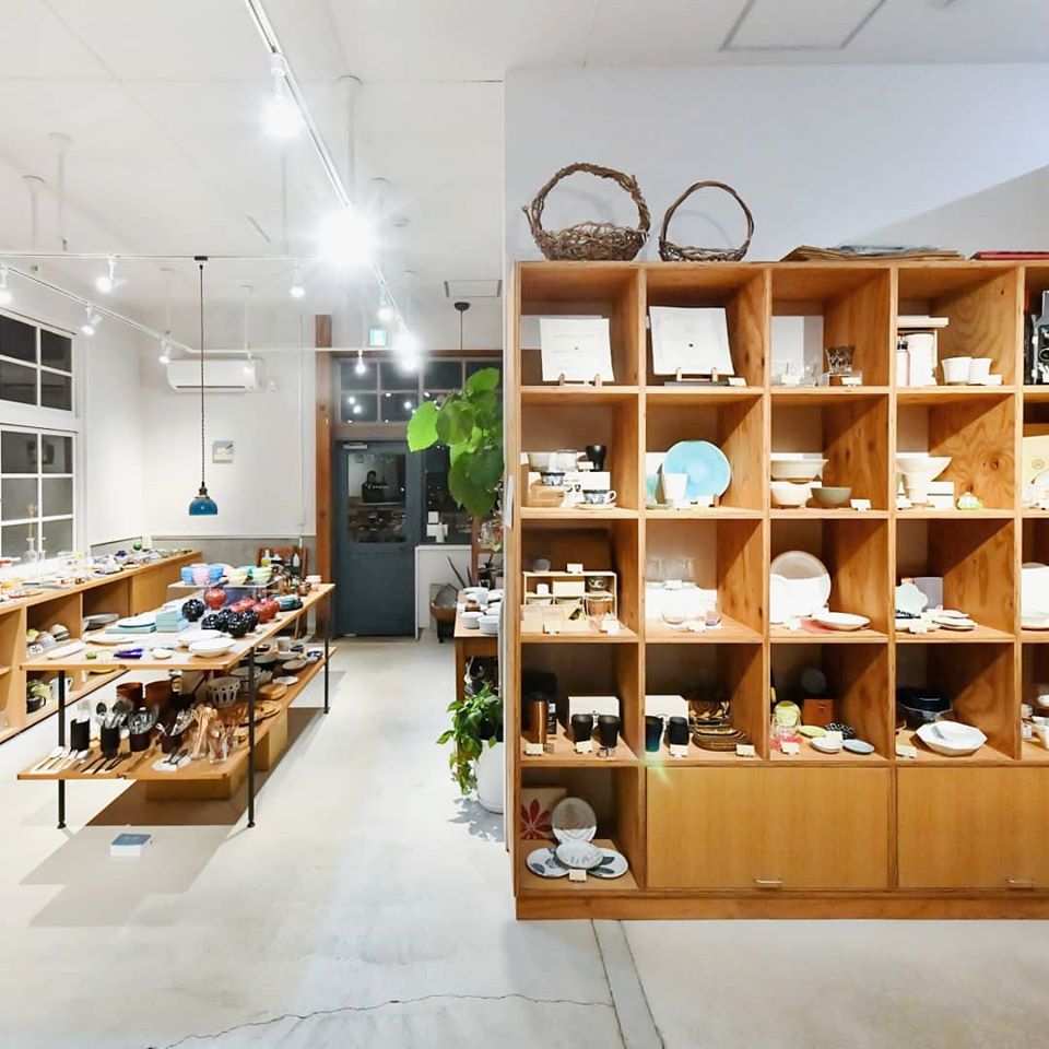 corens_kochi's tweet image. 【・コレンステナント募集・】
コレンス1階 15号室 テナントさん募集しています。
スペースはL字型で、広さは33.11平米です。
棚、テーブルなど什器のご利用は要相談です！

ご興味があるかたは、お気軽にお問い合わせください☺️
#テナント募集中 #物件探し #店舗 #高知 #菜園場商店街 #コレンス