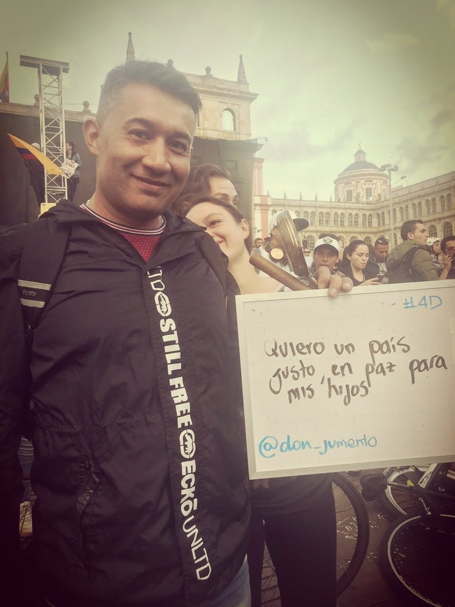 JumentoDon's tweet photo. ¿Y tú por qué paras?

#pararsignifica paz para la niñez
#elparocontinua 
#4D
#ParoNacional 
#4DParoPorColombia https://t.co/XChfJBzLEp