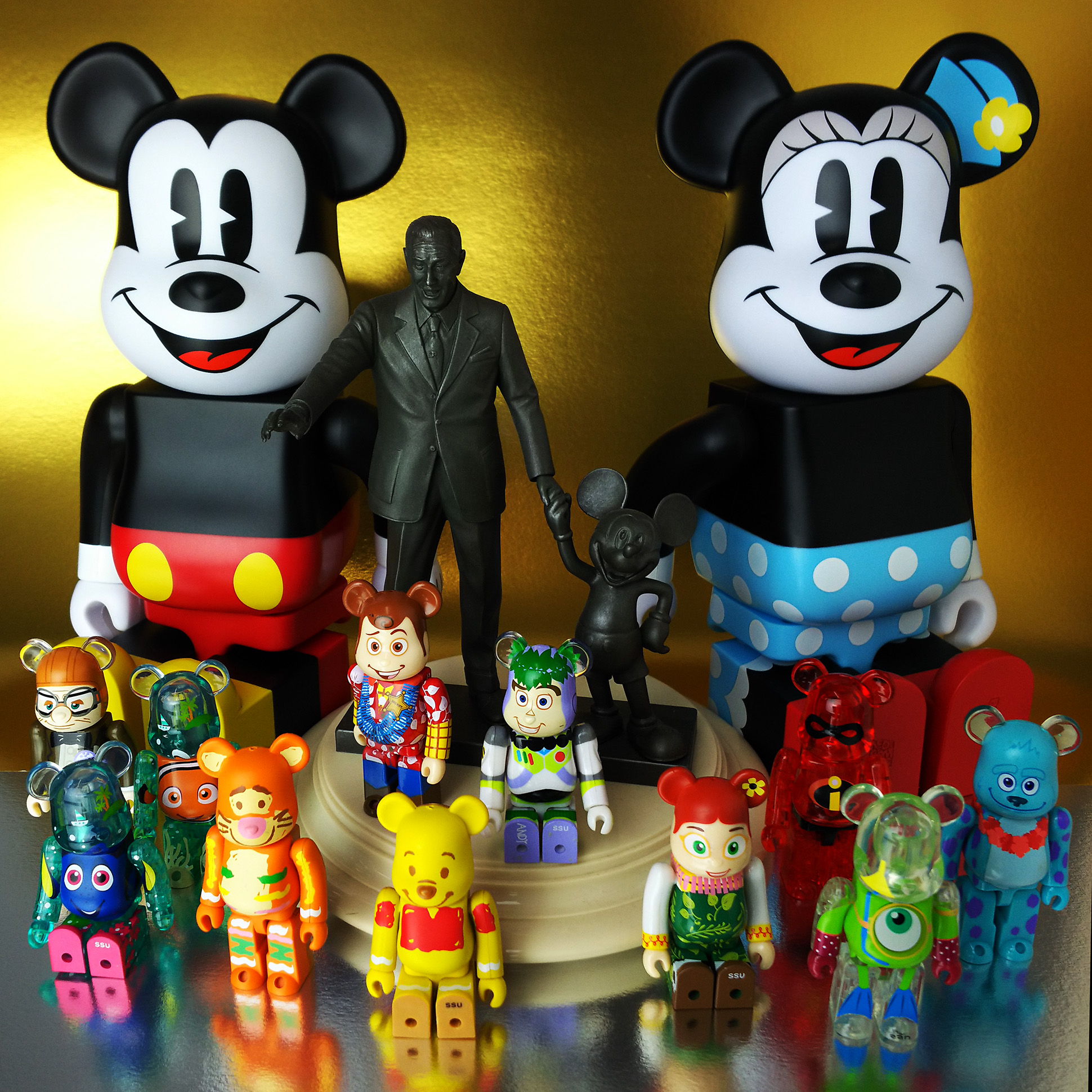 株式会社メディコム トイ Today S Be Rbrick おはようございます 今日はディズニーランドの生みの親 ウォルト ディズニー氏の誕生日です Happy Birthday 今日もいってらっしゃい Bearbrick ベアブリック Medicomtoy メディコムトイ