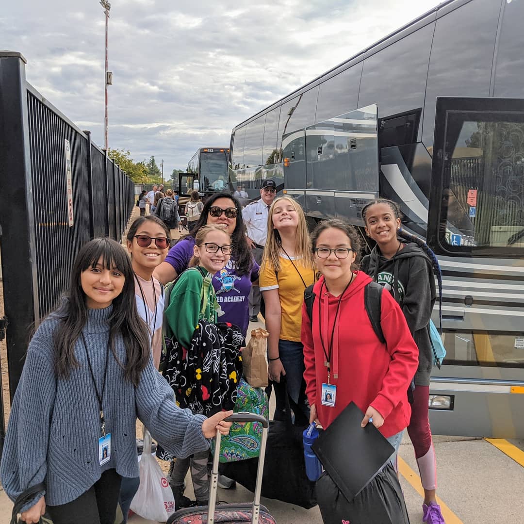 MrsJenNusbaum's tweet photo. And, away they went! So excited (and jealous) for all the science, memory-making, and investigating our @KnoxGifted @KGA6th team will do at the @B2science over the next 3 days! We miss you guys already! #kgarocks https://t.co/dv5A0RA27Q