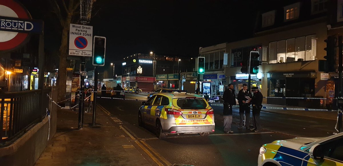 #Haringey 
This comes after an 18 year old man was left in a life threatening condition after he was shot in the #MaidaVale, W9 area of Westminster on Tuesday night. 

A large crime scene is in place outside #TurnpikeLane underground station on Westbury Avenue/Green Lanes.