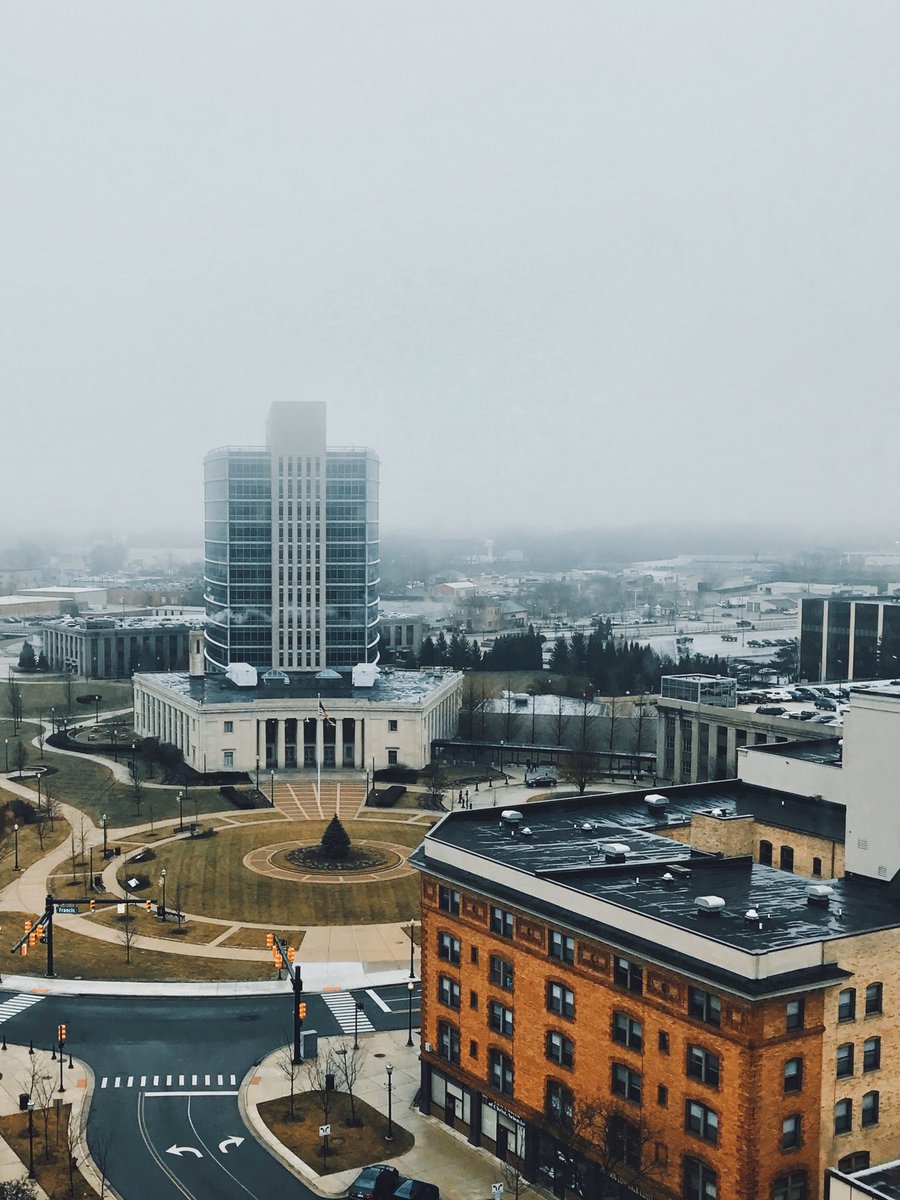 mopage19's tweet photo. same view // different season https://t.co/IbcMLkUFW4