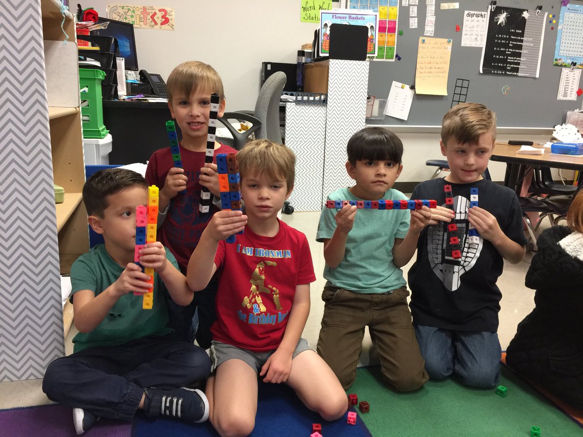 willluvkinder's tweet photo. Having fun creating patterns ! ⁦@bearbranchelem⁩ #bbe_beyourbest https://t.co/hTTH4lffNN