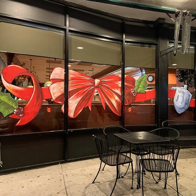 MWDesignsNY's tweet photo. Another #windowpainting all “wrapped” up! #happyholidays #alwayshandpaint #longisland #mwdesignsny https://t.co/eorNC4GBTX