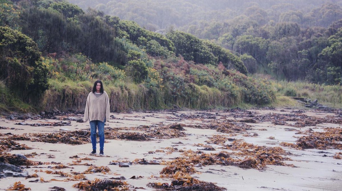 Venturing out of the void to a rainy beach, the sent of seaweed rot sends me back to family holidays on winter beaches and nights hopping across rock pools trying to beat the tide🌧 💙#beach #rain #holiday