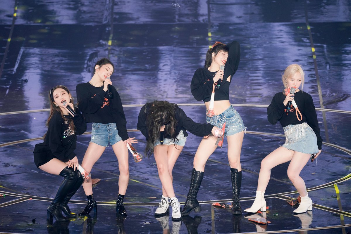 JOYJoyce96's tweet photo. “as Red Velvet remain the most inimitable girl group in existence and a group that keeps their color unique." -Kmedia (new)
"best idol group alive"
"most musically interesting gg"
"culturally important artists"
"nation's representative gg"
@RVsmtown #RedVelvet #ThisIsRedVelvet https://t.co/7pMivm1O3y