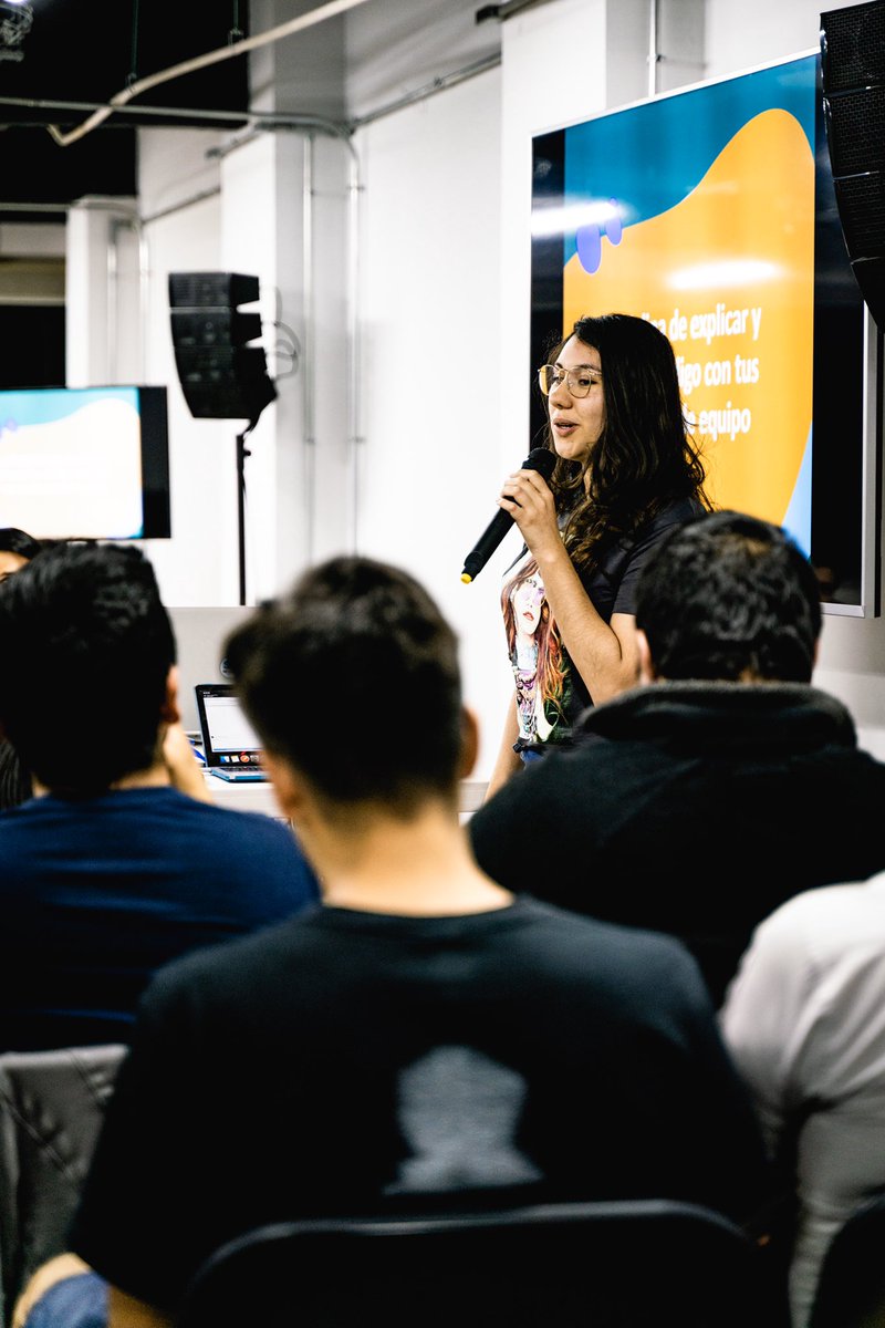 RokokoRag's tweet image. Empieza el último #eventloop del año. @paulasaguz nos da tips para mejorar la cultura de desarrollo en el code review @eventloopmx