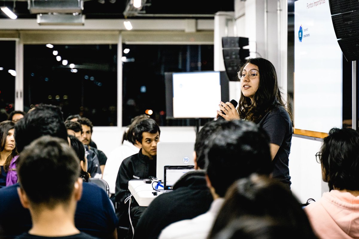 RokokoRag's tweet image. Empieza el último #eventloop del año. @paulasaguz nos da tips para mejorar la cultura de desarrollo en el code review @eventloopmx