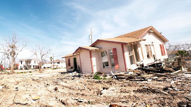 studysync's tweet photo. In partnership with @Reuters, StudySync’s #socialstudies #SyncBlasts curriculum adapts articles to provide leveled current event reading for sts. Here, they’re asked to read and research: why have hurricanes caused more damage in recent years? How should states better prepare? https://t.co/XR4WTKwUuq