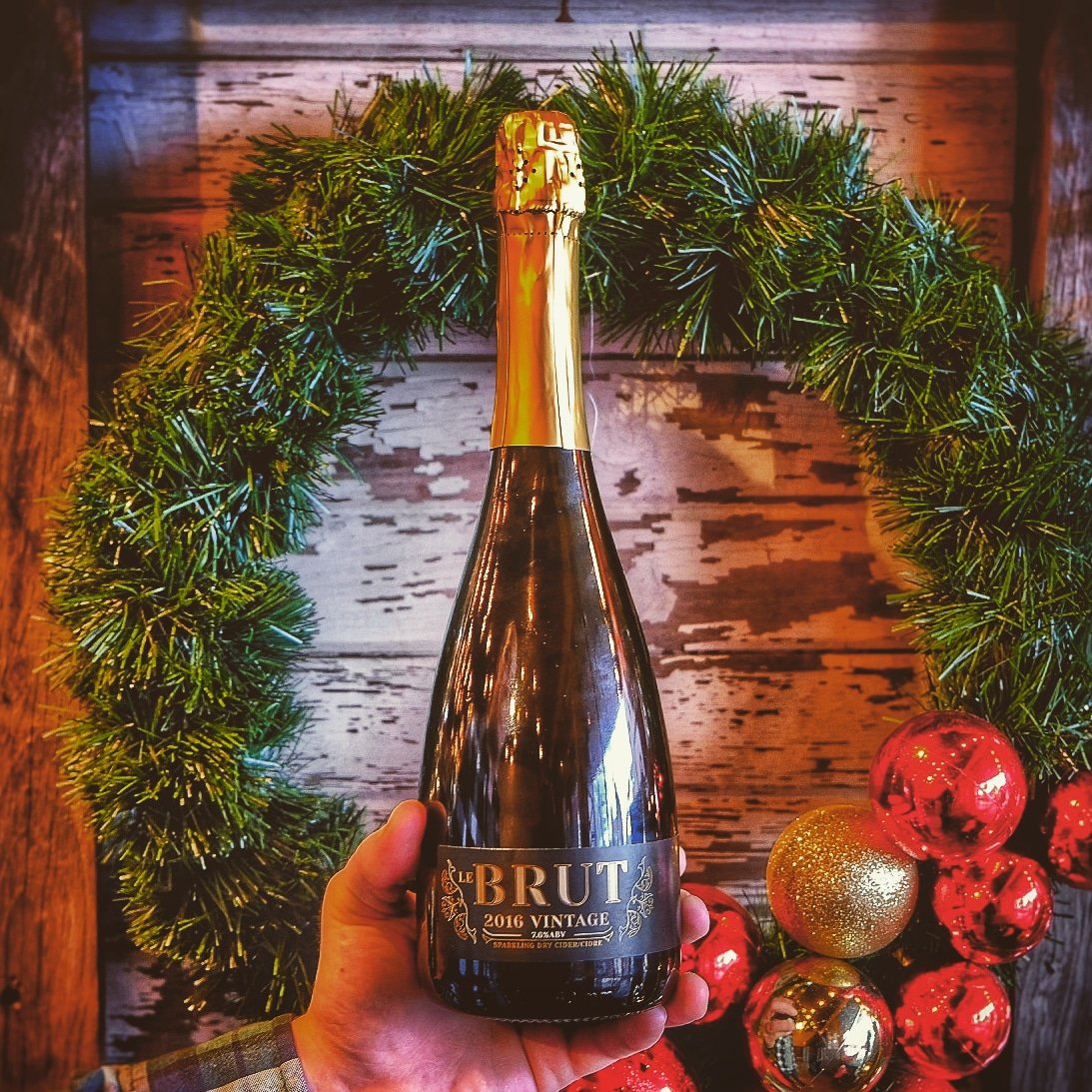 Releasing Friday we are excited to announce Le Brut, a dry sparkling oak aged cider, made with Spartan &amp; Dolgo crab apples. Aged for 3 years, this complex cider is a perfect pairing to any celebration!!!

#christmas #specialrelease #cider #craftcider #newbrunswick #nb #celebrate