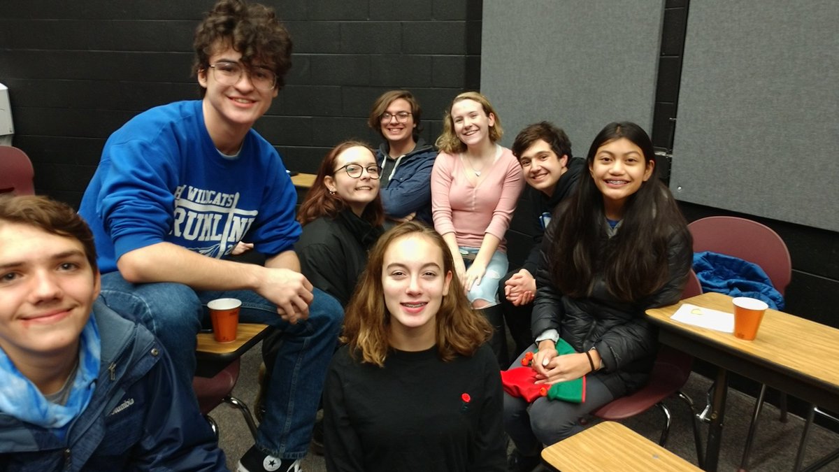 jmuzzalupo's tweet photo. @wmscats  choir and @DavidsonChoirs go Christmas caroling tonight! Celebrating with cookies and hot cocoa after! https://t.co/at6LqHHdHQ