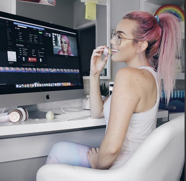 HalaneScott's tweet image. 🌸Halane Scott🌸

#FreeRol #FR 

🌺 19 años
🌸Australiana
🌺 Amable y cariñosa
🌷 Estudiante de enfermería

¿RT para darme a conocer? 🎀

MG para MD 💖