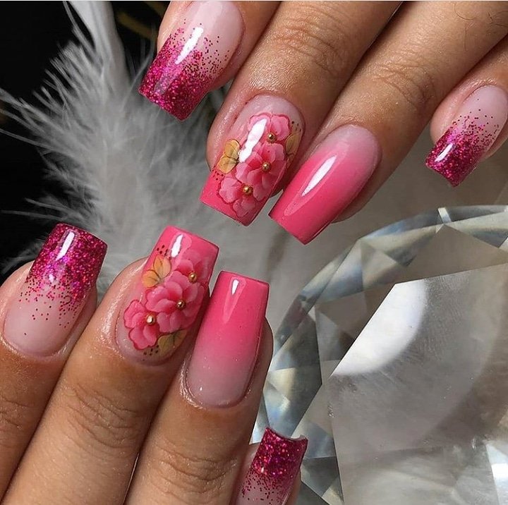 UnhasImperio's tweet photo. Dando uma passadinha aqui para avisar a vocês que a agenda de Natal já está aberta e ainda tenho horários 🎅📒💅
 Se liga nas #regrinhas abaixo↘️
#Dezembro não é mês de promoção 
#Dezembro não é mês de fiado
 Favor trazer dinheiro trocado https://t.co/ED3cKgrepX
