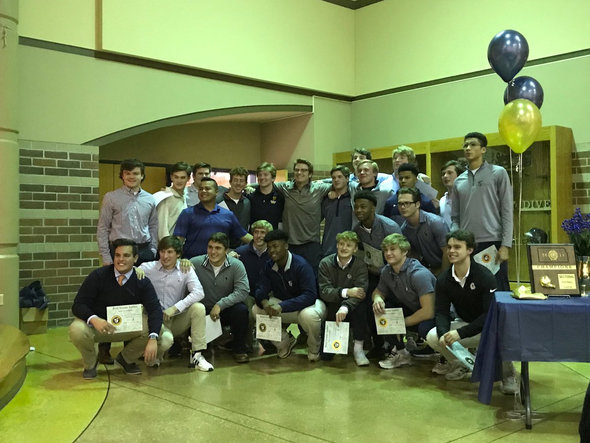 stasaints_FB's tweet photo. These seniors leave with a three year record of 33-3. The best in school history. https://t.co/Zv4AjlwuVA