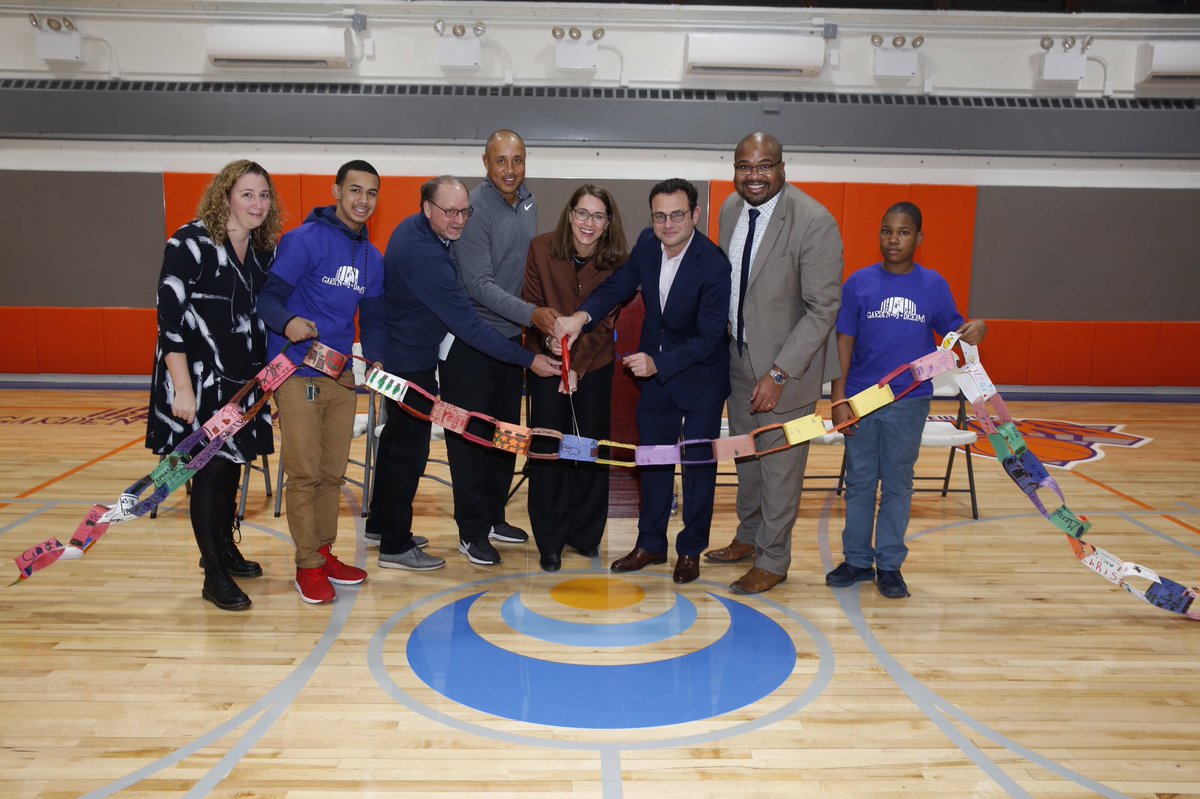 gardenofdreams's tweet photo. #GardenofDreams #GivingProgram unveiled renovated gym &amp; lobby at @ChildrensAidNYC Frederick Douglass Center made possible by $1 million grant from the Foundation 💫Today’s ribbon cutting celebration included @juniorknicks 🏀 clinic w/ @nyknicks @WayneEllington &amp; @StarksTheDunk ! https://t.co/RLwDpyi90A