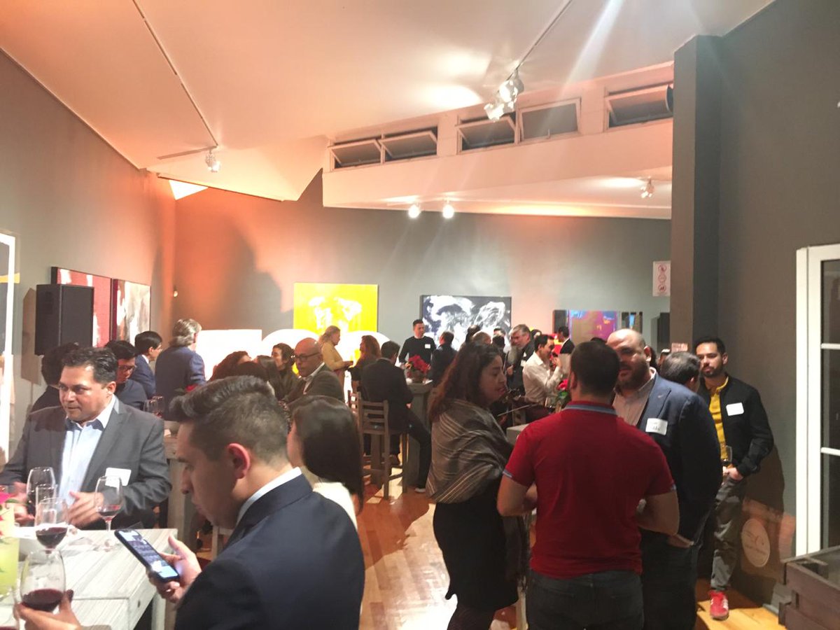 Nos reunimos con los #SociosAMCO en el brindis navideño para cerrar el año y compartir anécdotas. ¡Queremos que el gremio siga creciendo! Únete hoy.