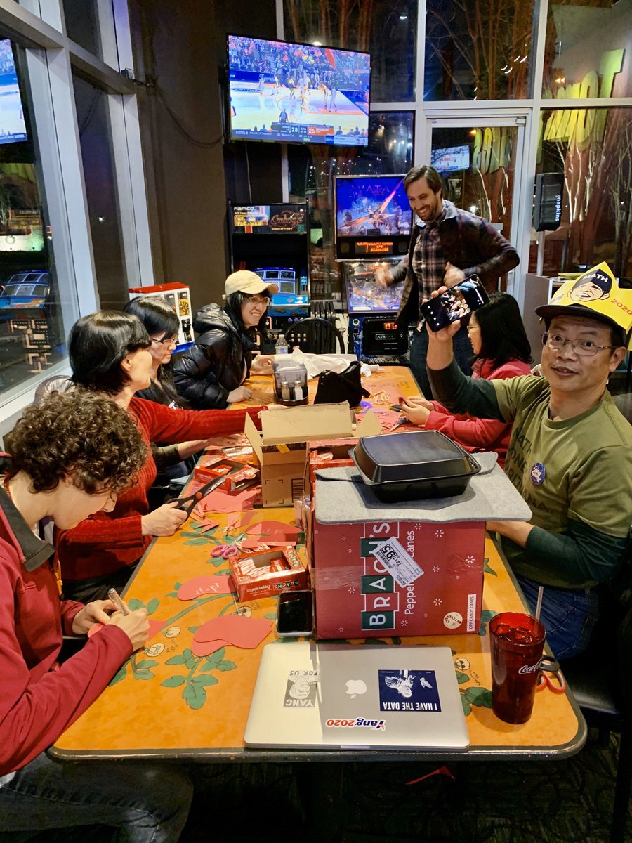 hyperlink's tweet photo. Hey #YangGang what do you get when you combine #YangBucks π΅, Christmas π stockings and a marathon of holiday Yanging? Why #StockingBanking of course!
We will be spreading the Christmas cheer with these delightful #CandyYangs this week. https://t.co/k1xdADpe6J