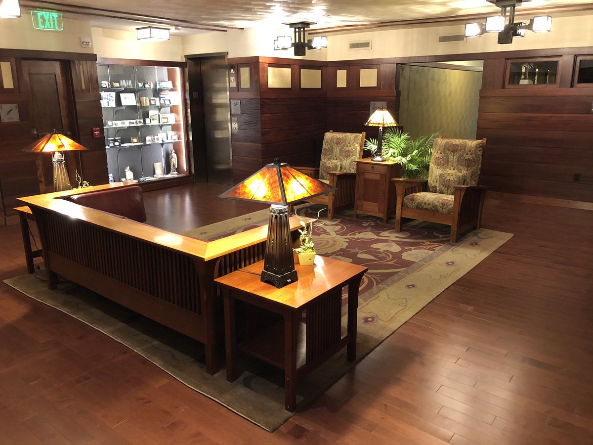 MiketheCarGuy1's tweet photo. My father was an architect and one if his heroes was Frank Lloyd Wright, for this trip to the DealerBuilt home office in Mason City I have the privilege of staying in his last standing hotel, The Historic Park Inn! #HowAwesomeIsThat https://t.co/6aJcTg06rx