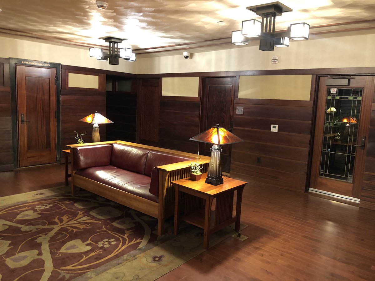 MiketheCarGuy1's tweet photo. My father was an architect and one if his heroes was Frank Lloyd Wright, for this trip to the DealerBuilt home office in Mason City I have the privilege of staying in his last standing hotel, The Historic Park Inn! #HowAwesomeIsThat https://t.co/6aJcTg06rx